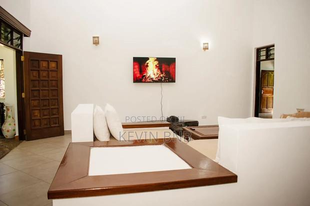 Diani Airbnb 3 Bedroom Private Villa, Large Pool Diani BNB - thumbnail 8