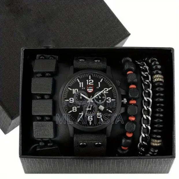 Casual Watches With Bracelet Set.