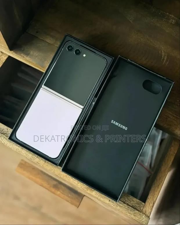 New Samsung Galaxy Z Flip5 256 GB Purple - thumbnail 3