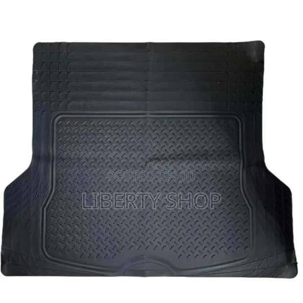 Fitting Universal Boot Mat - main view