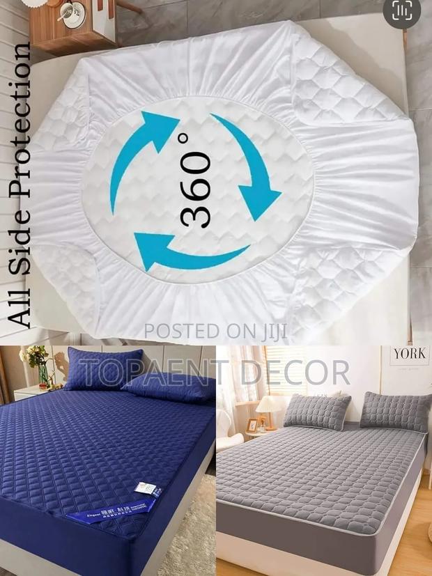 Elastic Skirt Urine Protection Waterproof Mattress Protector - main view