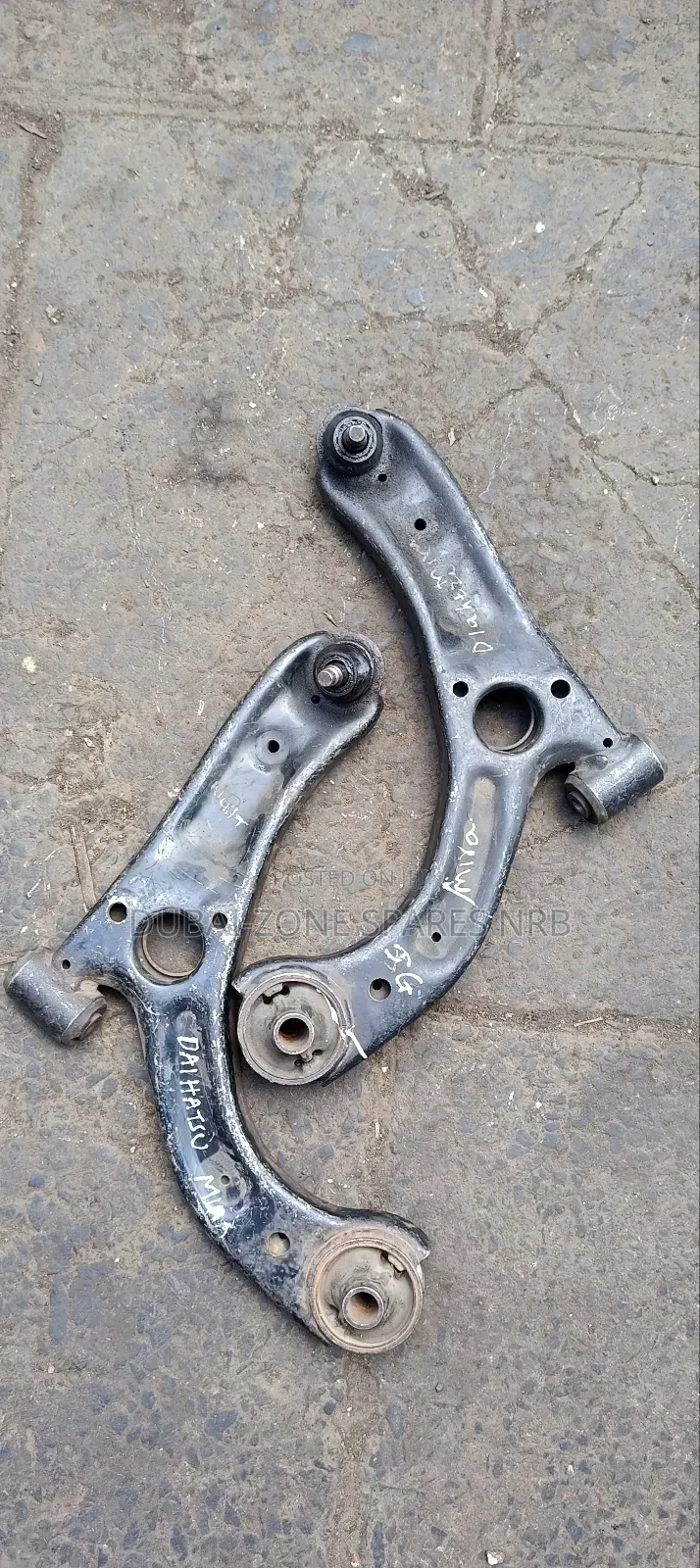 Control Arms Daihatsu Mira.