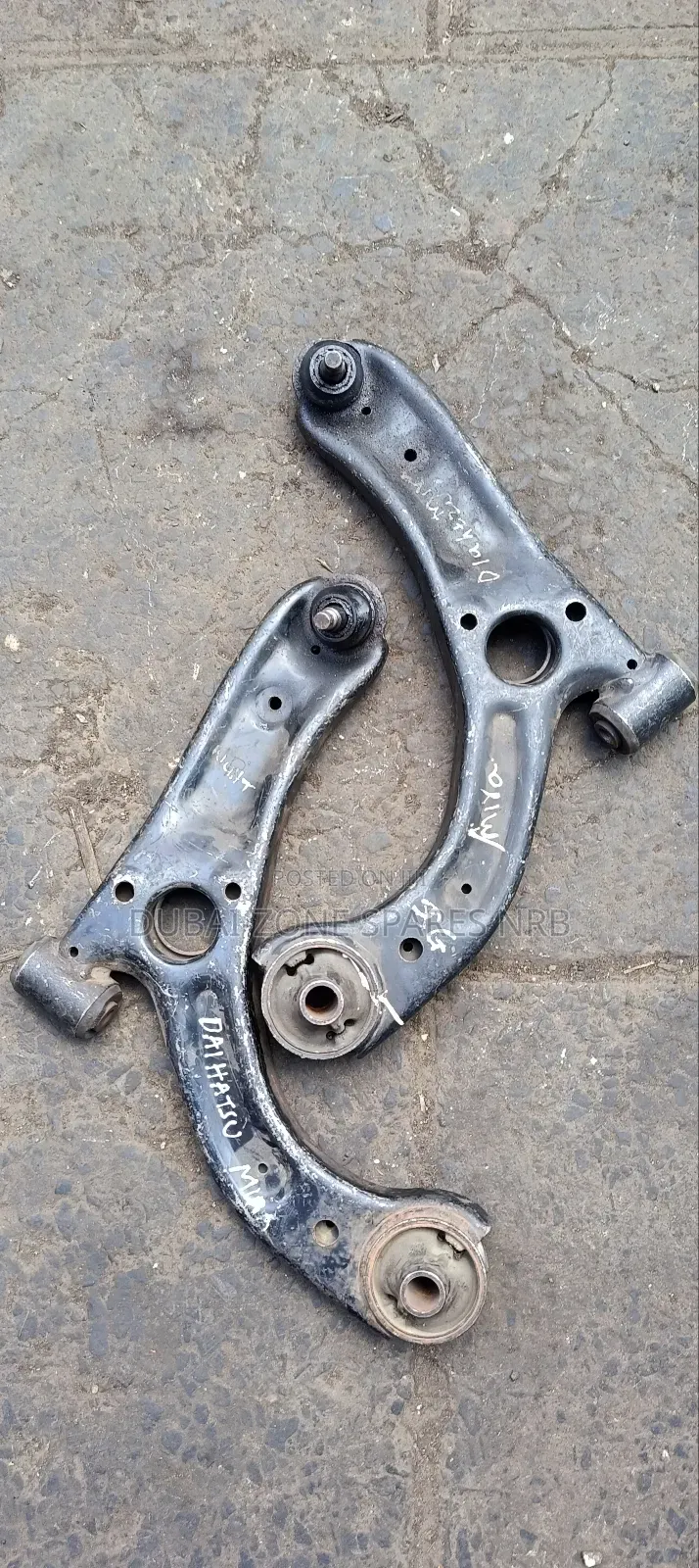 Control Arms Daihatsu Mira.