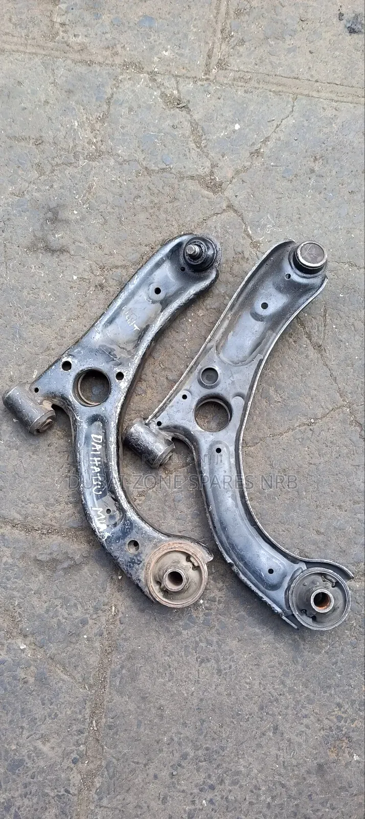 Control Arms Daihatsu Mira.