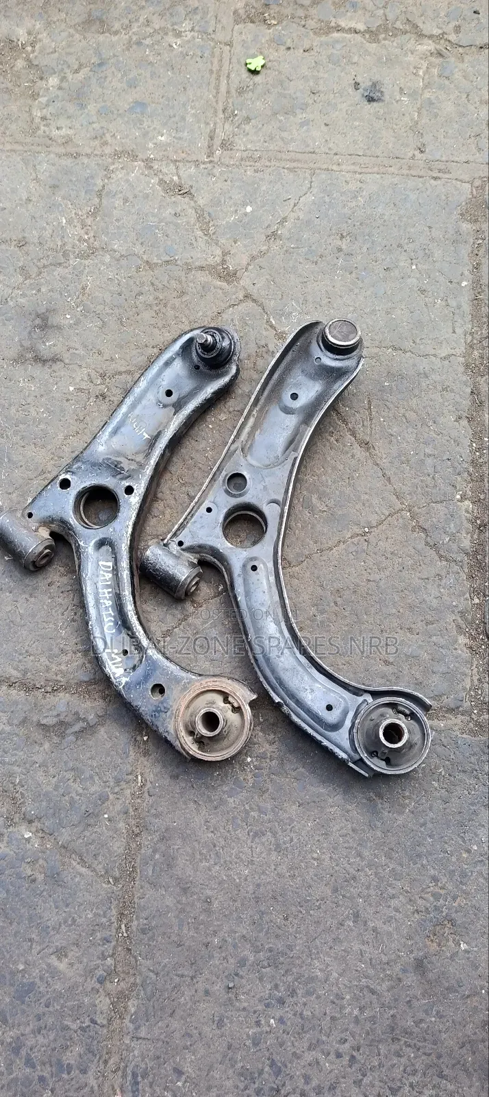 Control Arms Daihatsu Mira.