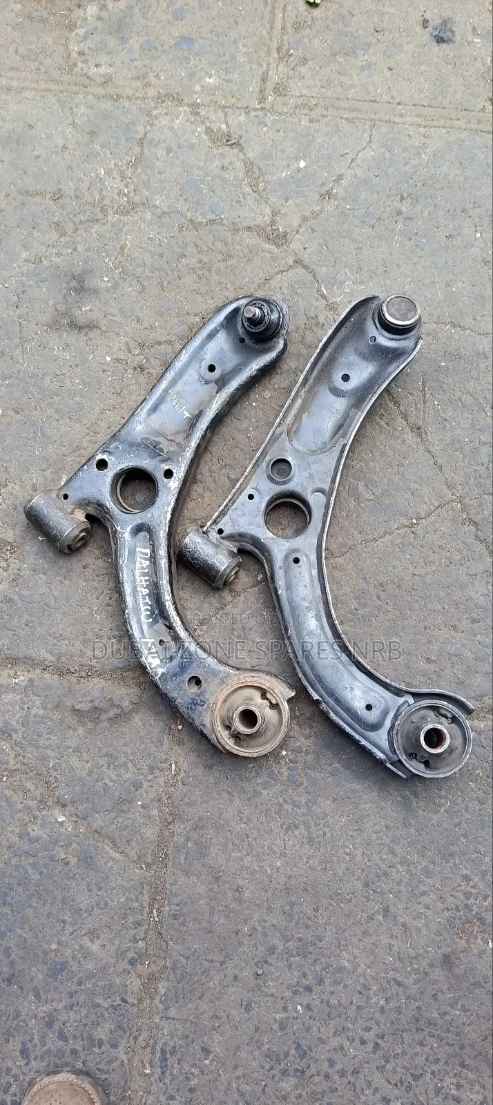 Control Arms Daihatsu Mira.