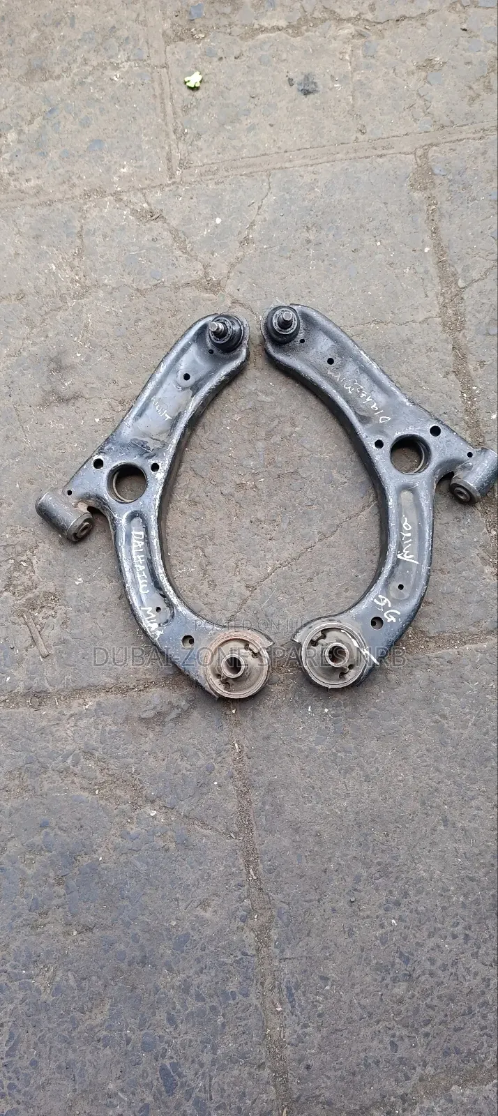 Control Arms Daihatsu Mira.