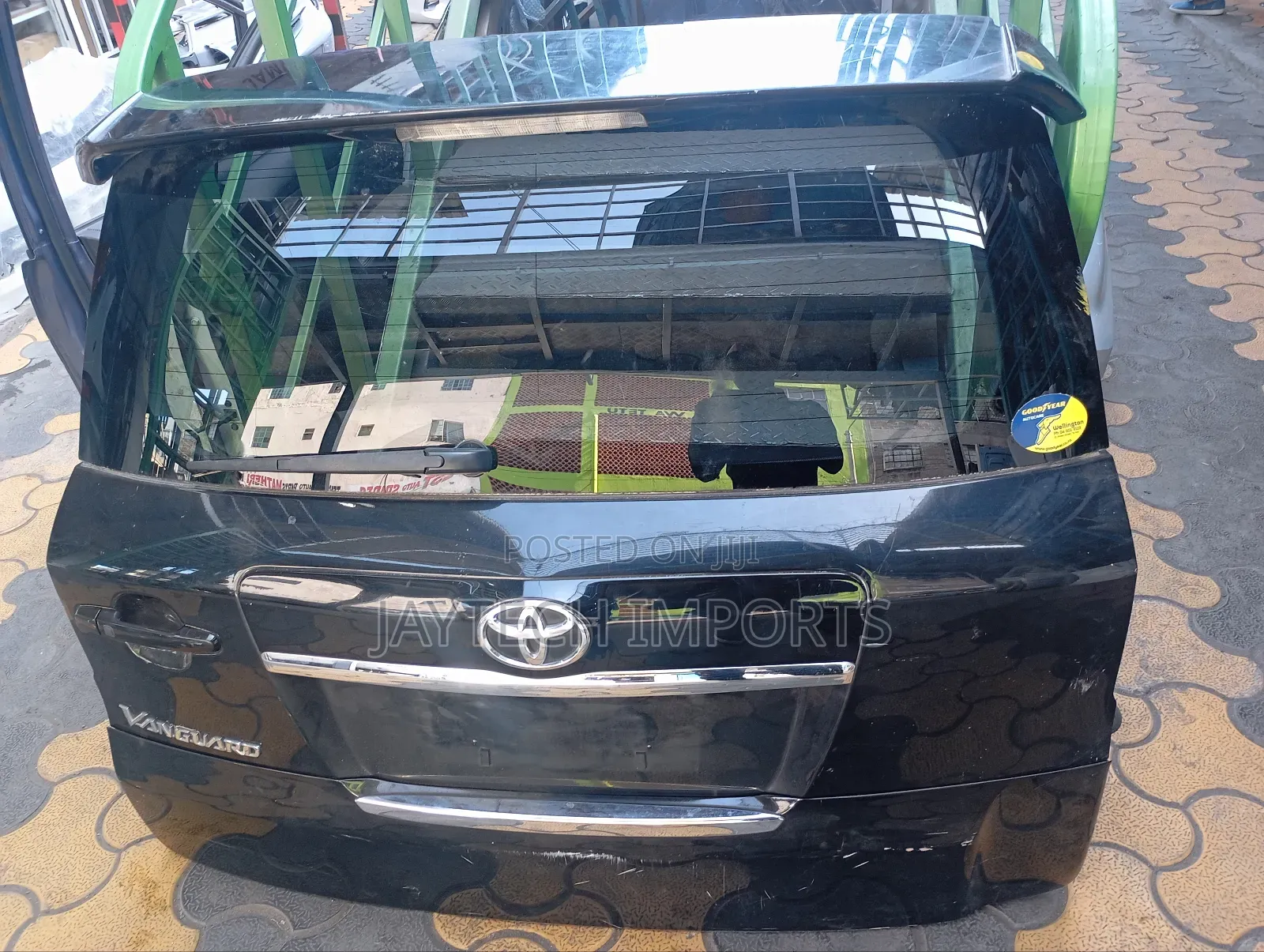 Toyota Vanguard Tailgate