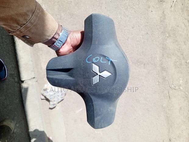 Mitsubishi Colt Stearing Airbag.