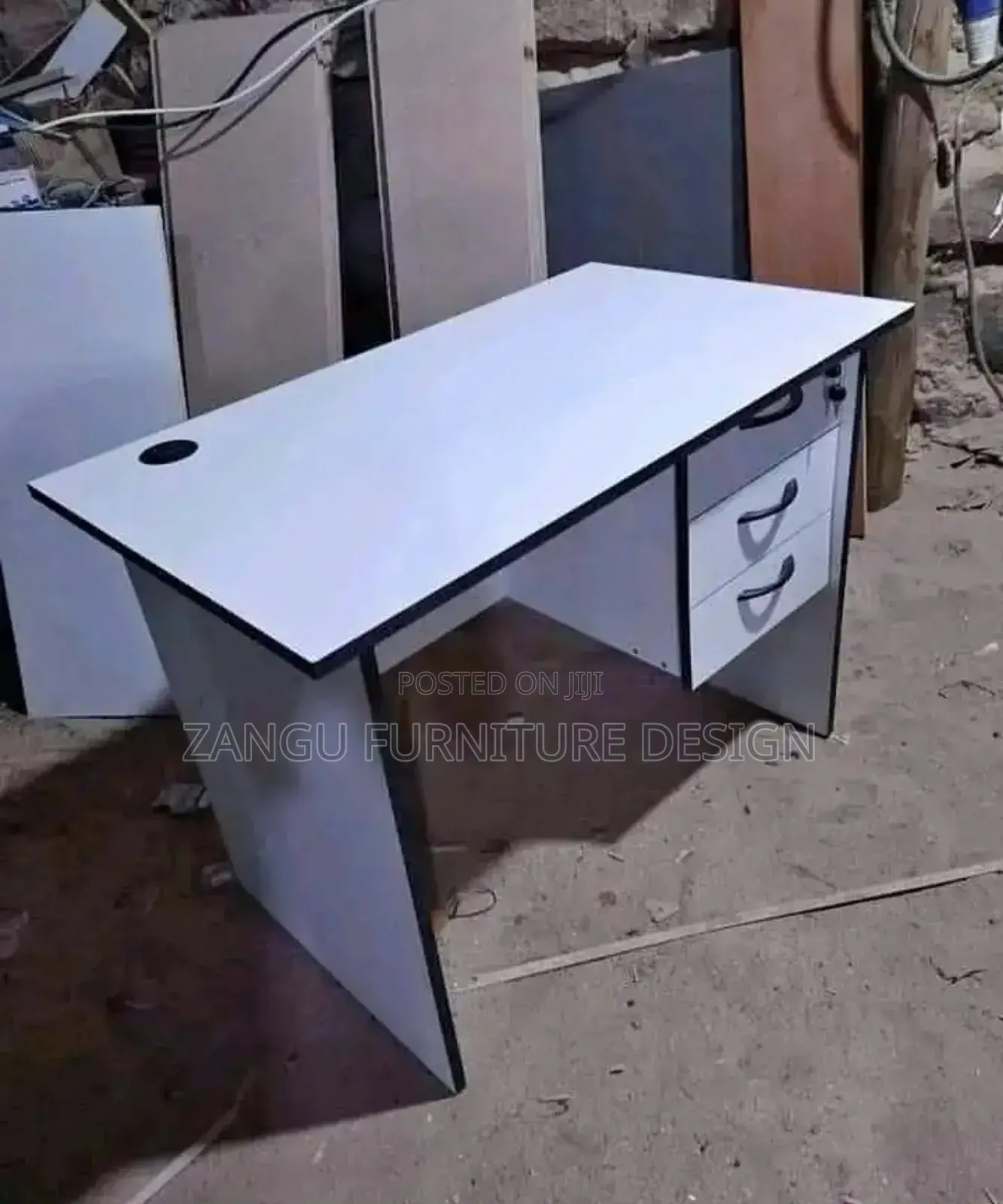 Defectless Office Desk
