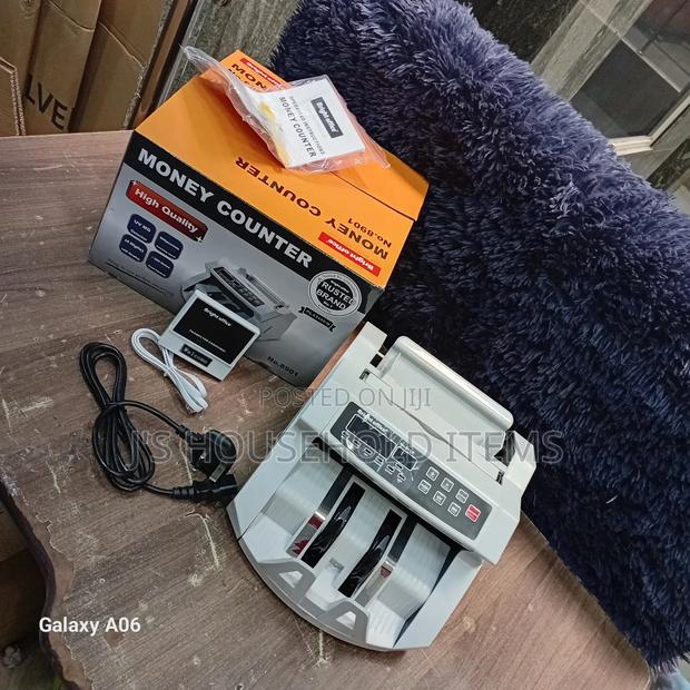 Versatile Currency Counting Machine for Global Transactions - main view