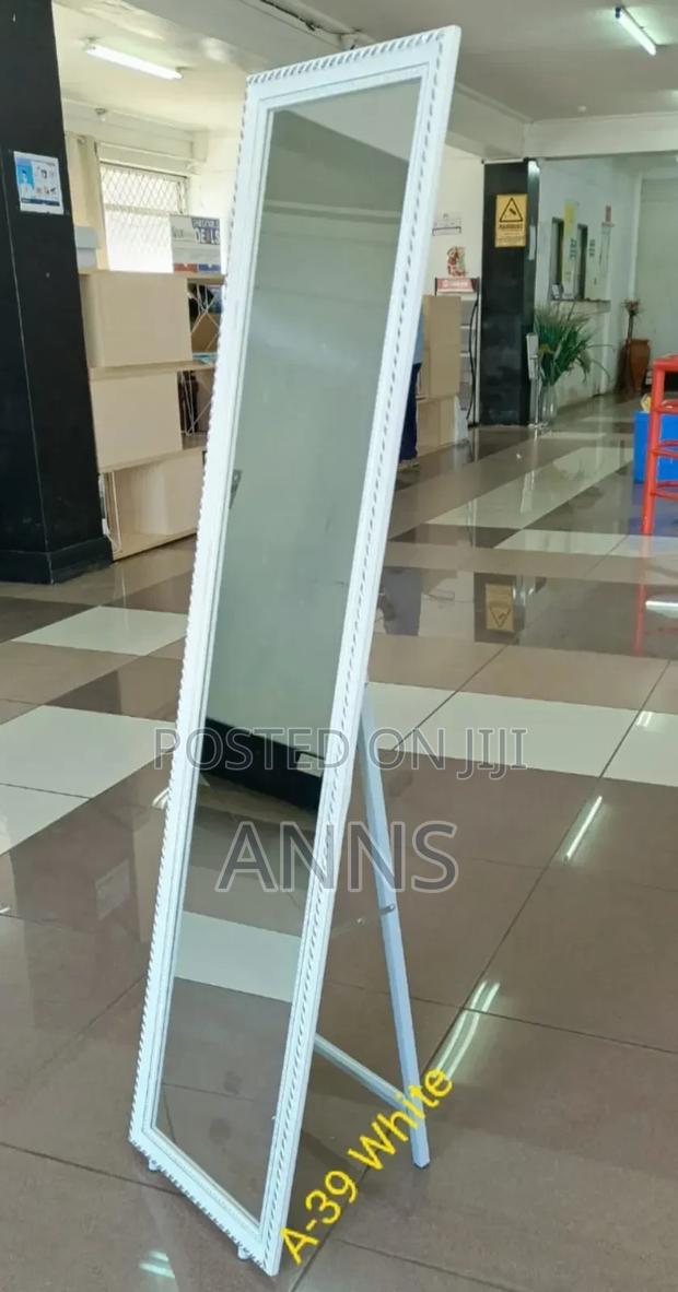 A39 White Dressing Mirror