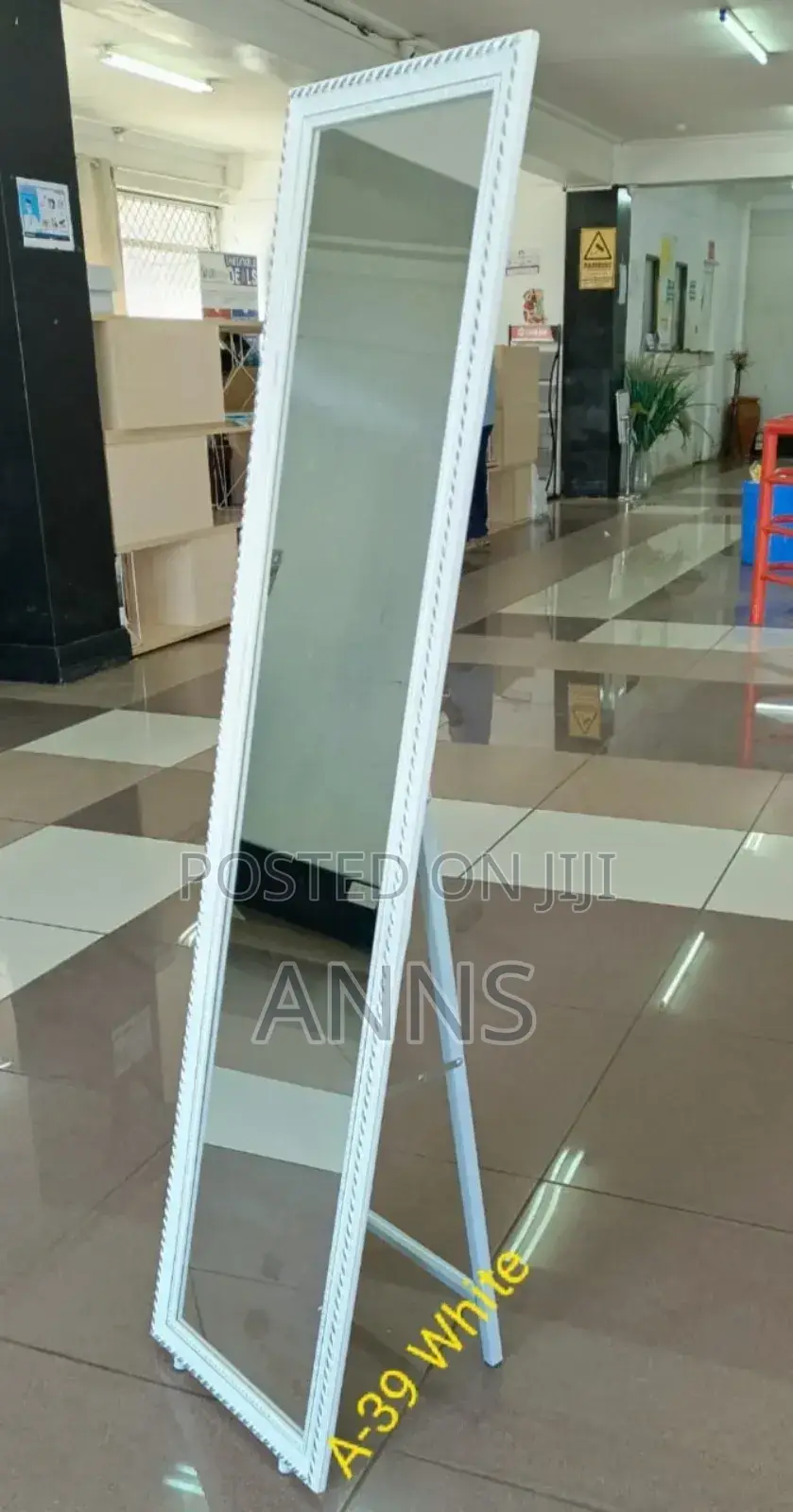 A39 White Dressing Mirror