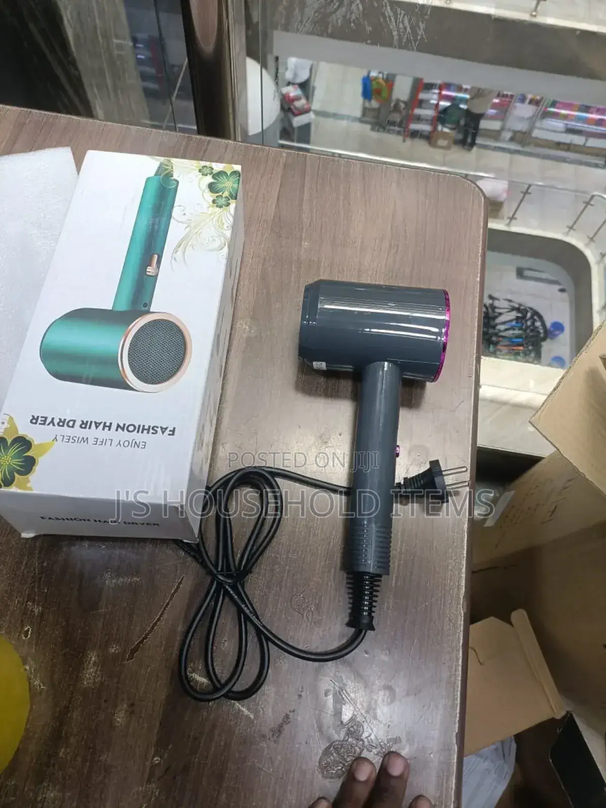 The Ultimate Fashion Hairdryer for Smooth,Shiny Styled Hair