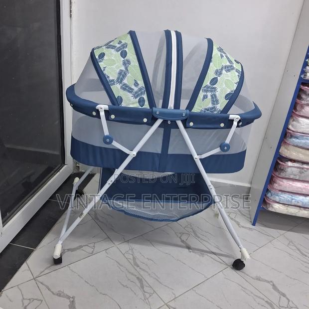 Foldable Baby Bassinet - main view