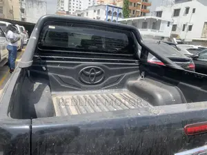 Toyota Hilux SR5+ 4x4 2017 Black