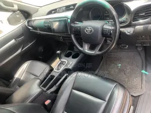 Toyota Hilux SR5+ 4x4 2017 Black