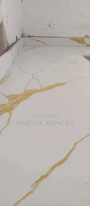 Carara Gold Granite Full Body Shade