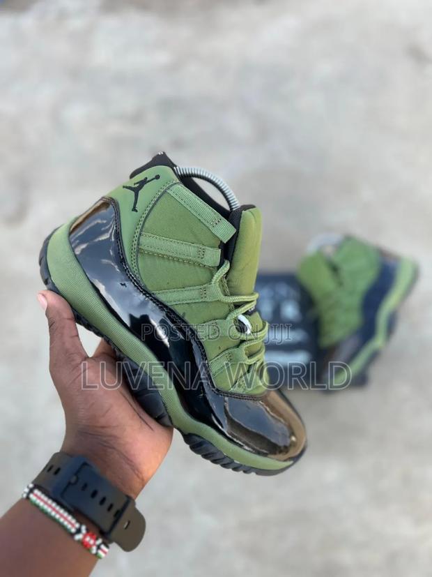 Multicoloured Jordan 11 - main view