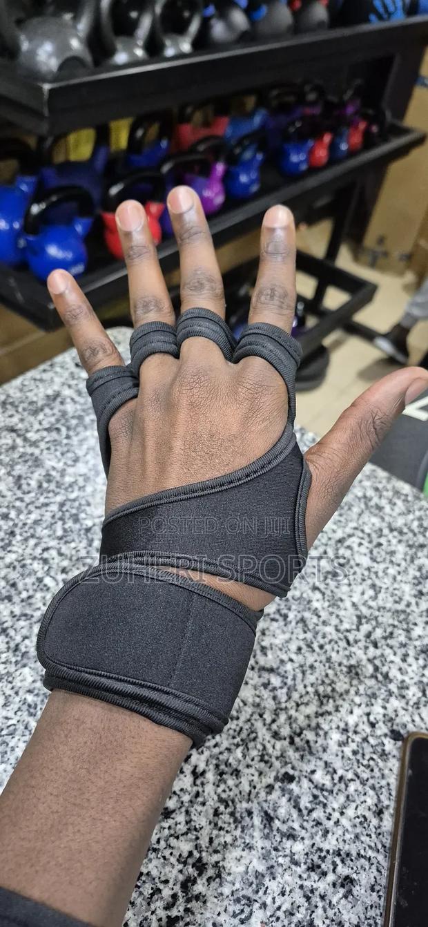 Aerated Gym Gloves, Heavy Duty Padding and Wrist Support