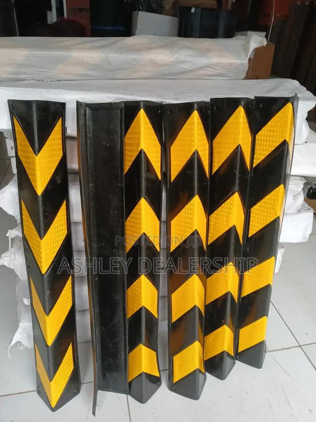 Parking Pillar Rubber Corner/Rubber Corner Guard - thumbnail 2