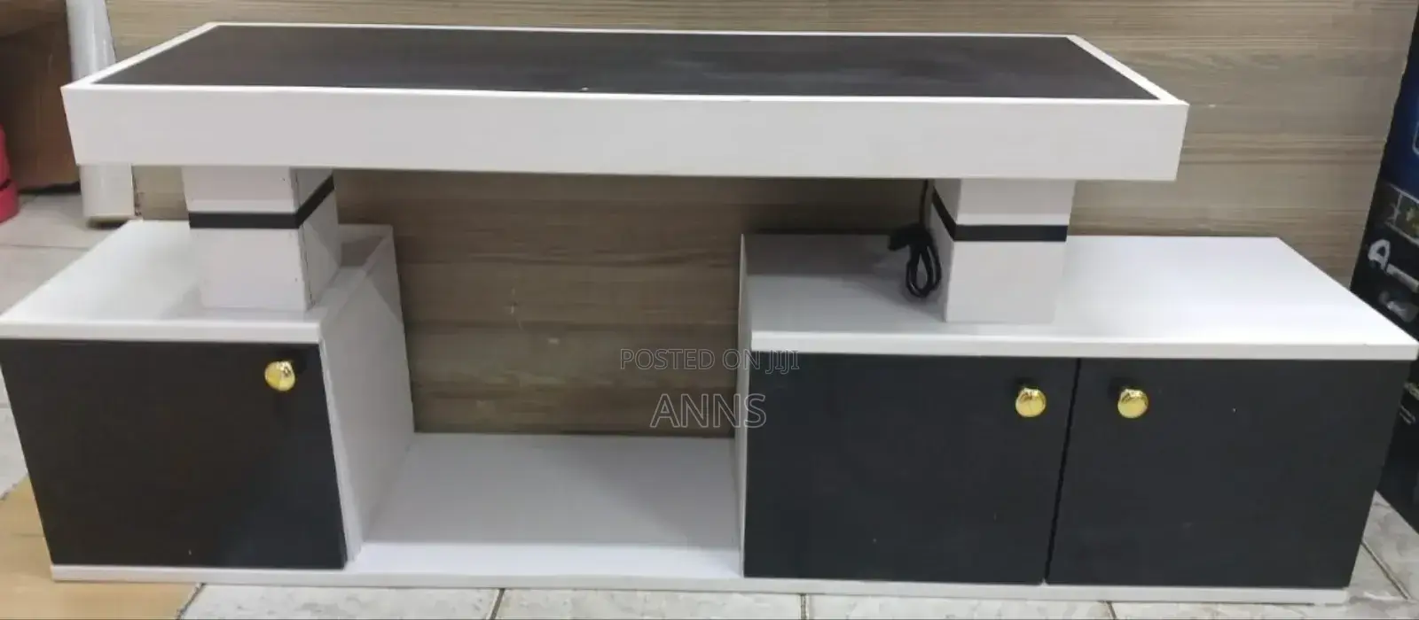 Instabul 2 Tv Stand ~ With Back Lights