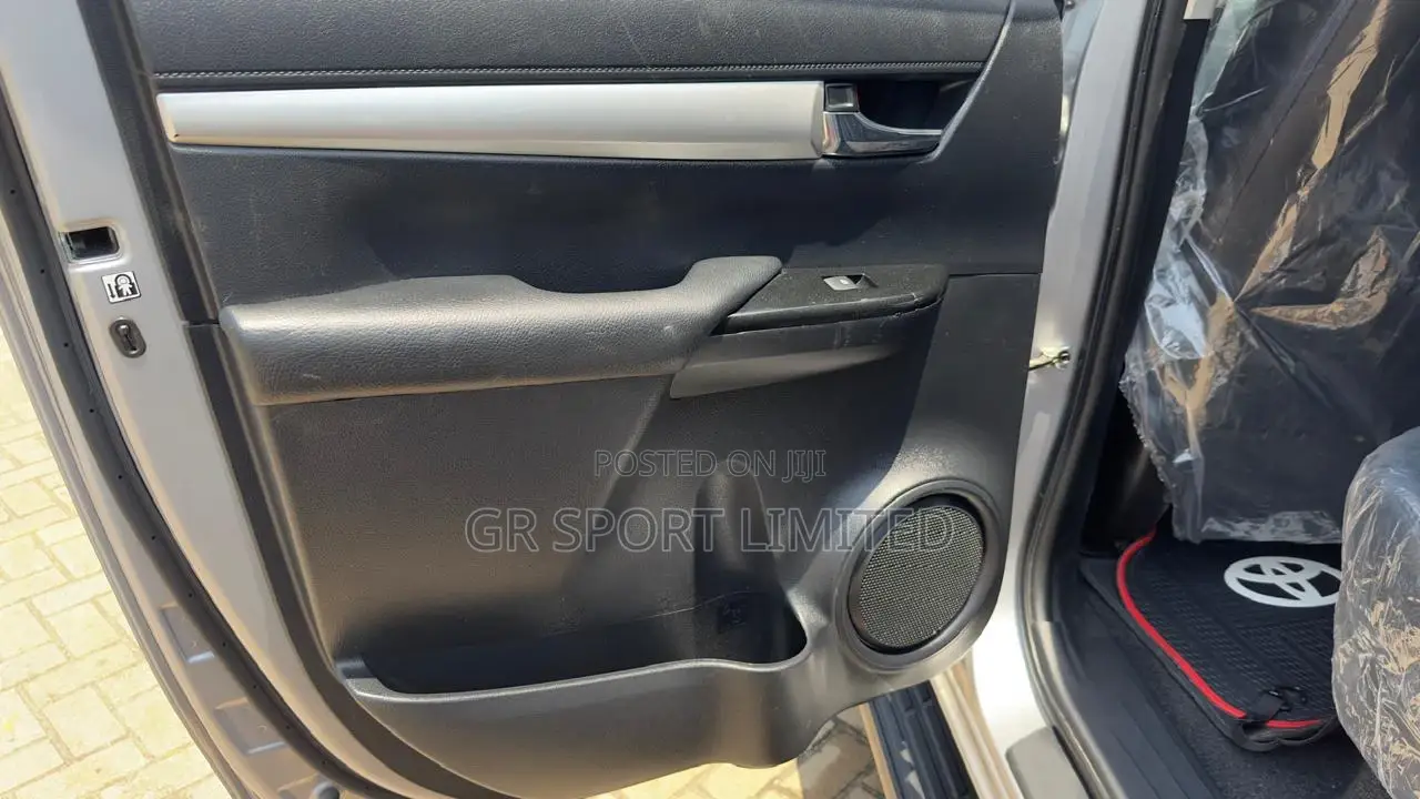 Toyota Hilux Revo Double Cab Deisel 2.8 AWD 2017 Silver