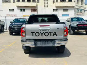 Toyota Hilux Revo Double Cab Deisel 2.8 AWD 2017 Silver