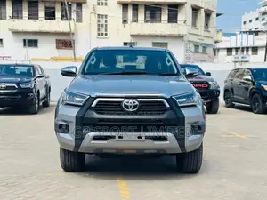 Toyota Hilux Revo Double Cab Deisel 2.8 AWD 2017 Silver