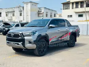 Toyota Hilux Revo Double Cab Deisel 2.8 AWD 2017 Silver