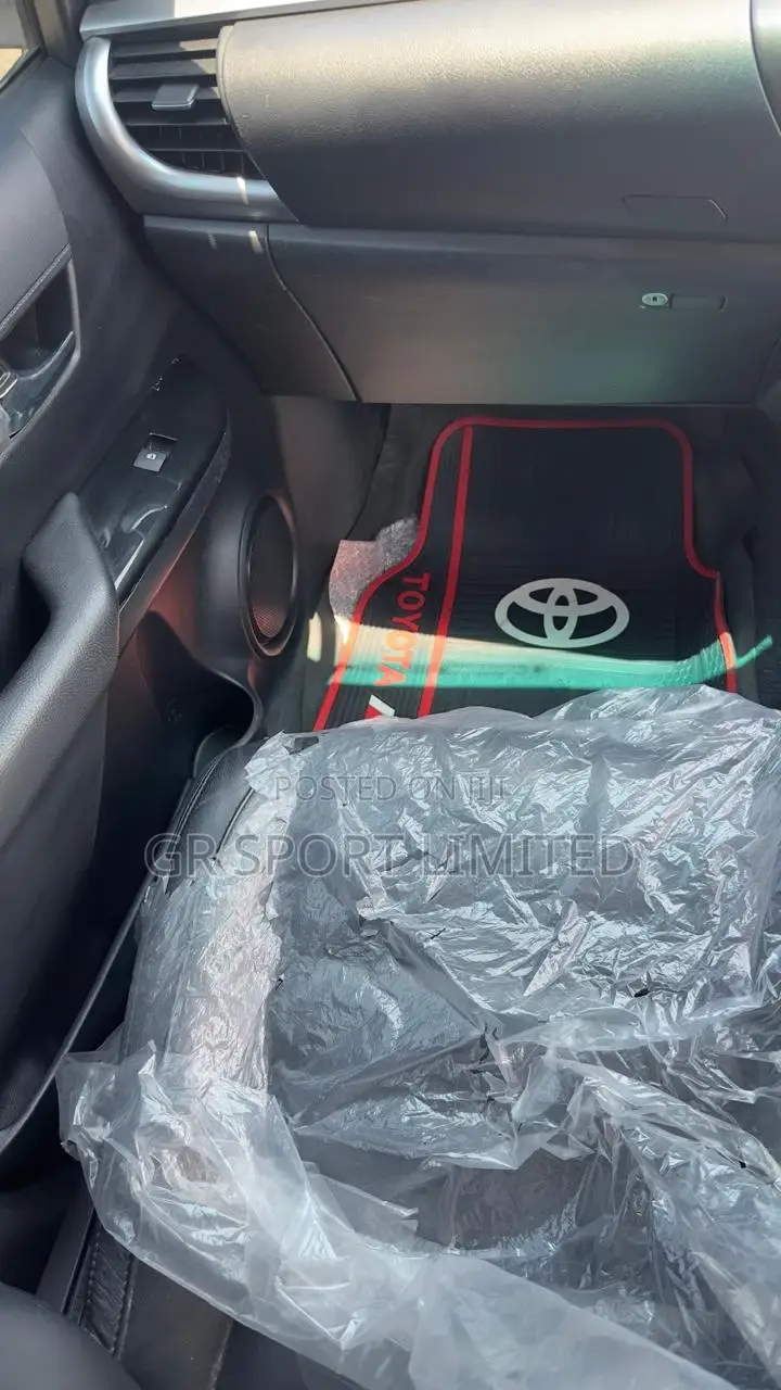 Toyota Hilux Revo Double Cab Deisel 2.8 AWD 2017 Silver