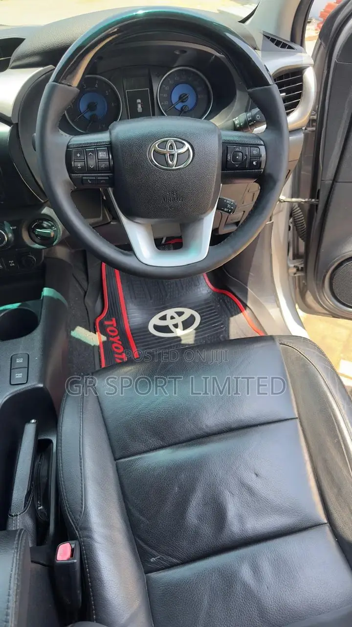Toyota Hilux Revo Double Cab Deisel 2.8 AWD 2017 Silver