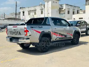 Toyota Hilux Revo Double Cab Deisel 2.8 AWD 2017 Silver