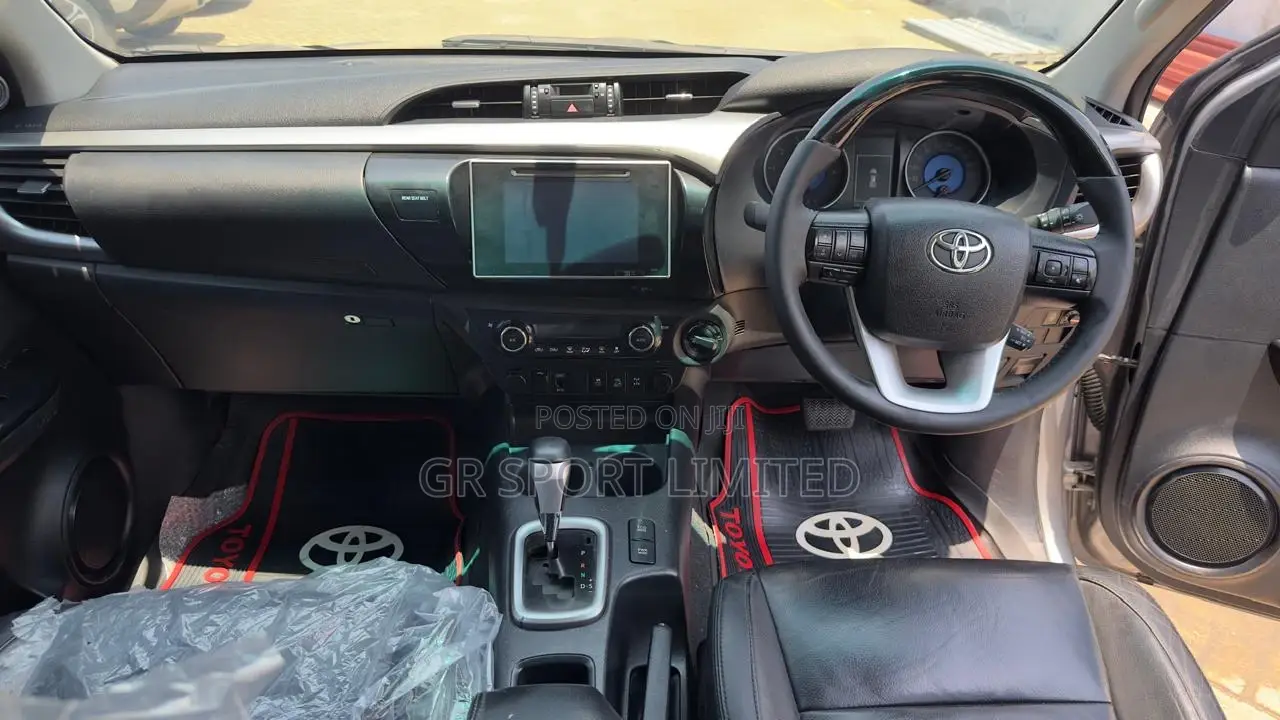 Toyota Hilux Revo Double Cab Deisel 2.8 AWD 2017 Silver