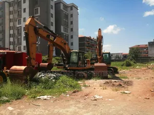 Excavators, Backhoe, Wheeloader, Bobcat And Grader For Hire