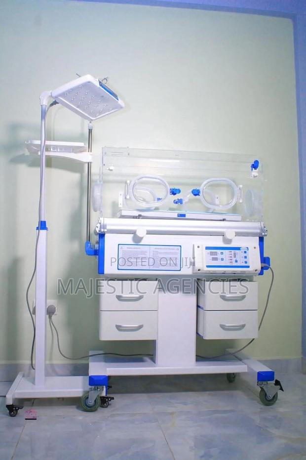 Standard Baby Incubator - main view