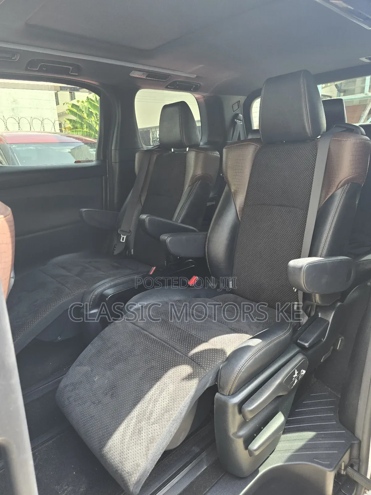 Toyota Alphard 2.5 Petrol FWD 2018 White