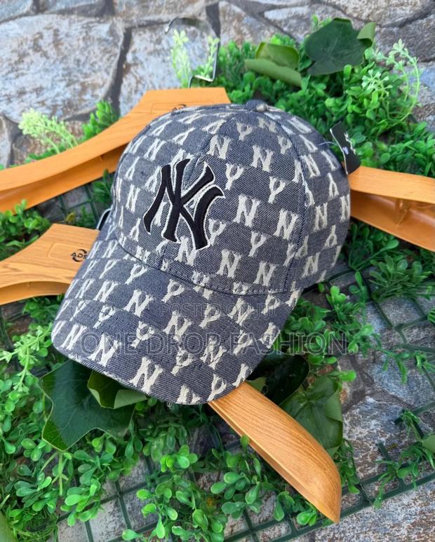 Under Armor Caps - thumbnail 2