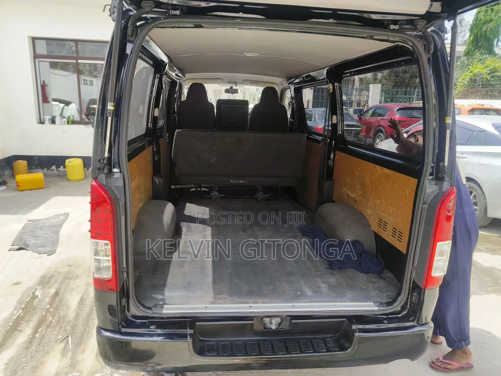 Toyota HiAce 2018 Black