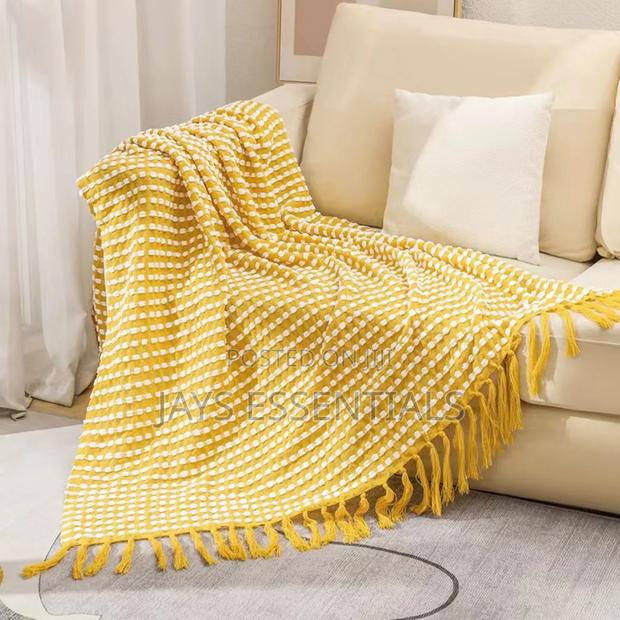 Knitted Throw Blanket - thumbnail 3