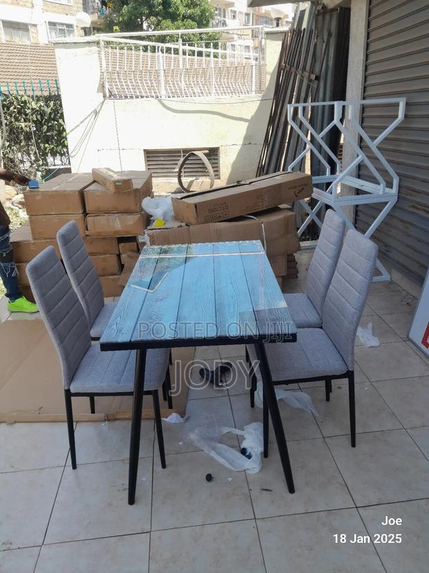 Quality Modern Dining Set - thumbnail 2