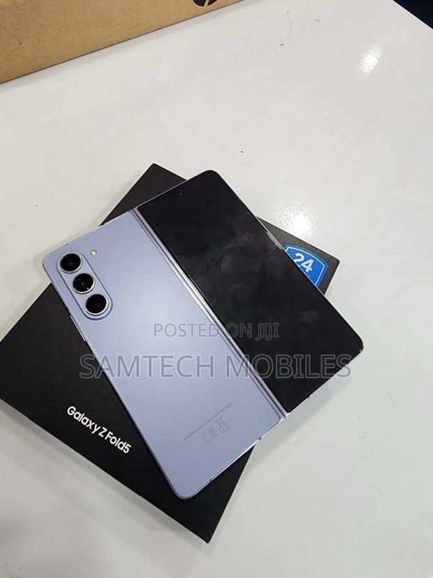 Samsung Galaxy Z Fold 5 512 GB Silver - main view