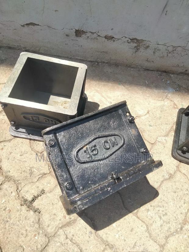 Authentic Concrete Test Moulds/Cubes - main view