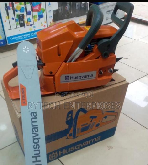 Husqvarna 272 Power Saw Machine - main view