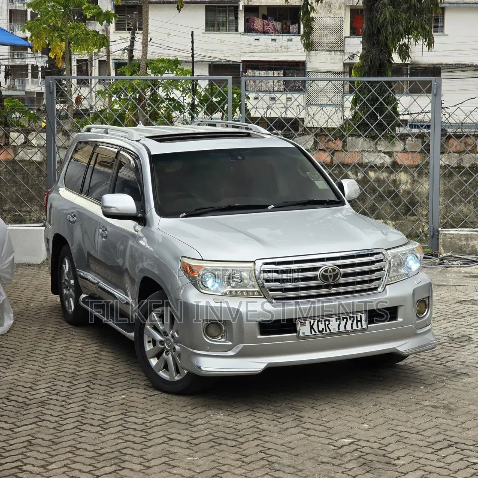 Toyota Land Cruiser 4.6 V8 ZX 2012 Silver