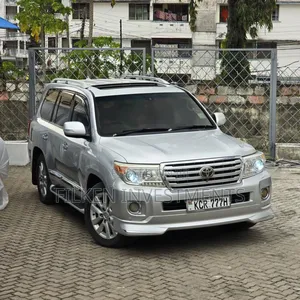 Toyota Land Cruiser 4.6 V8 ZX 2012 Silver