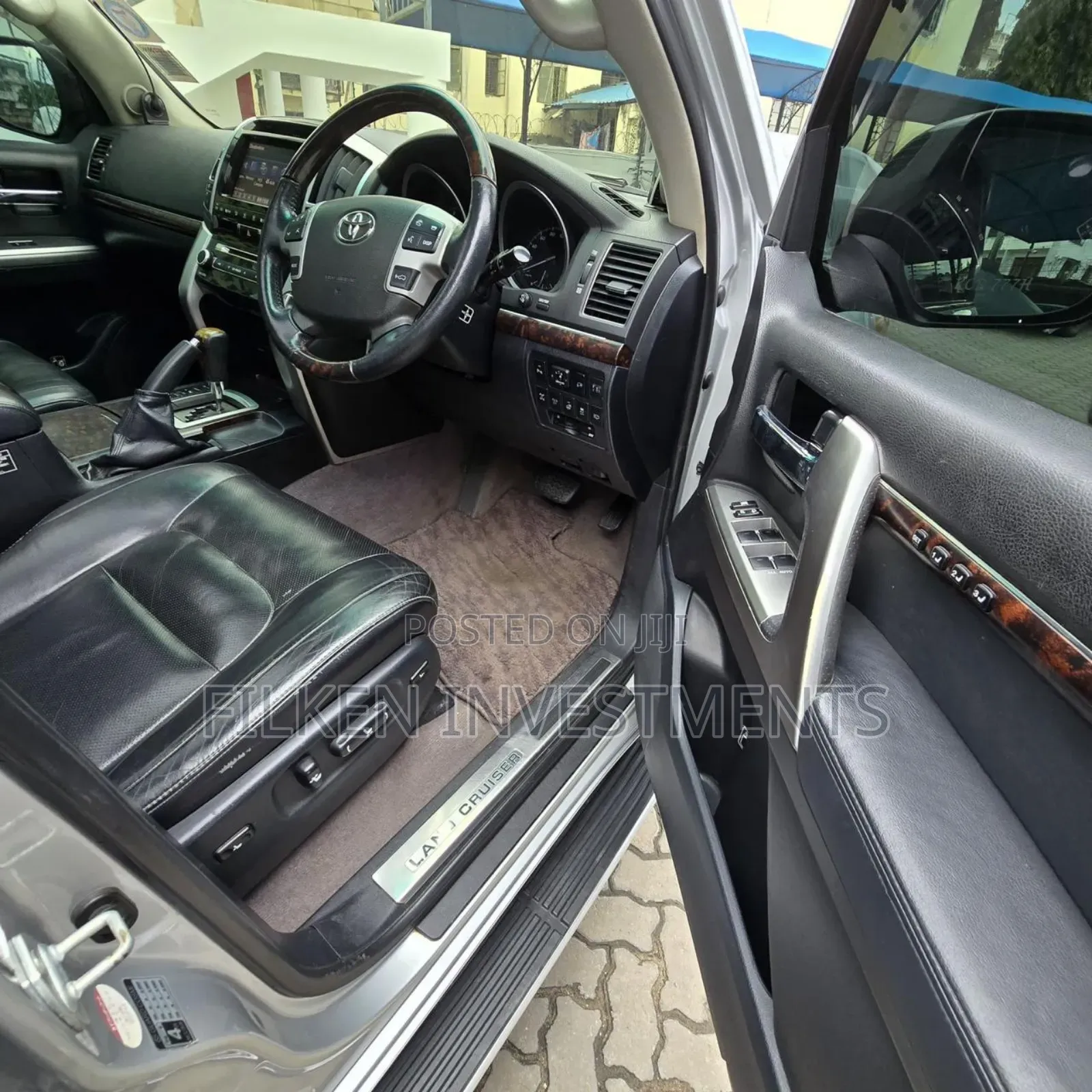 Toyota Land Cruiser 4.6 V8 ZX 2012 Silver