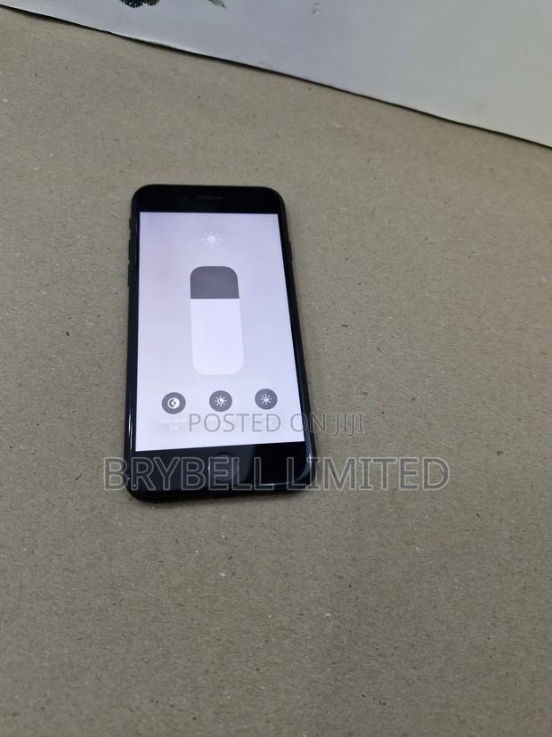 Apple iPhone 8 64 GB Black - thumbnail 4