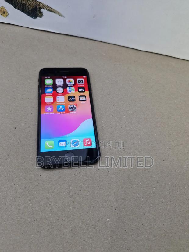 Apple iPhone 8 64 GB Black - main view