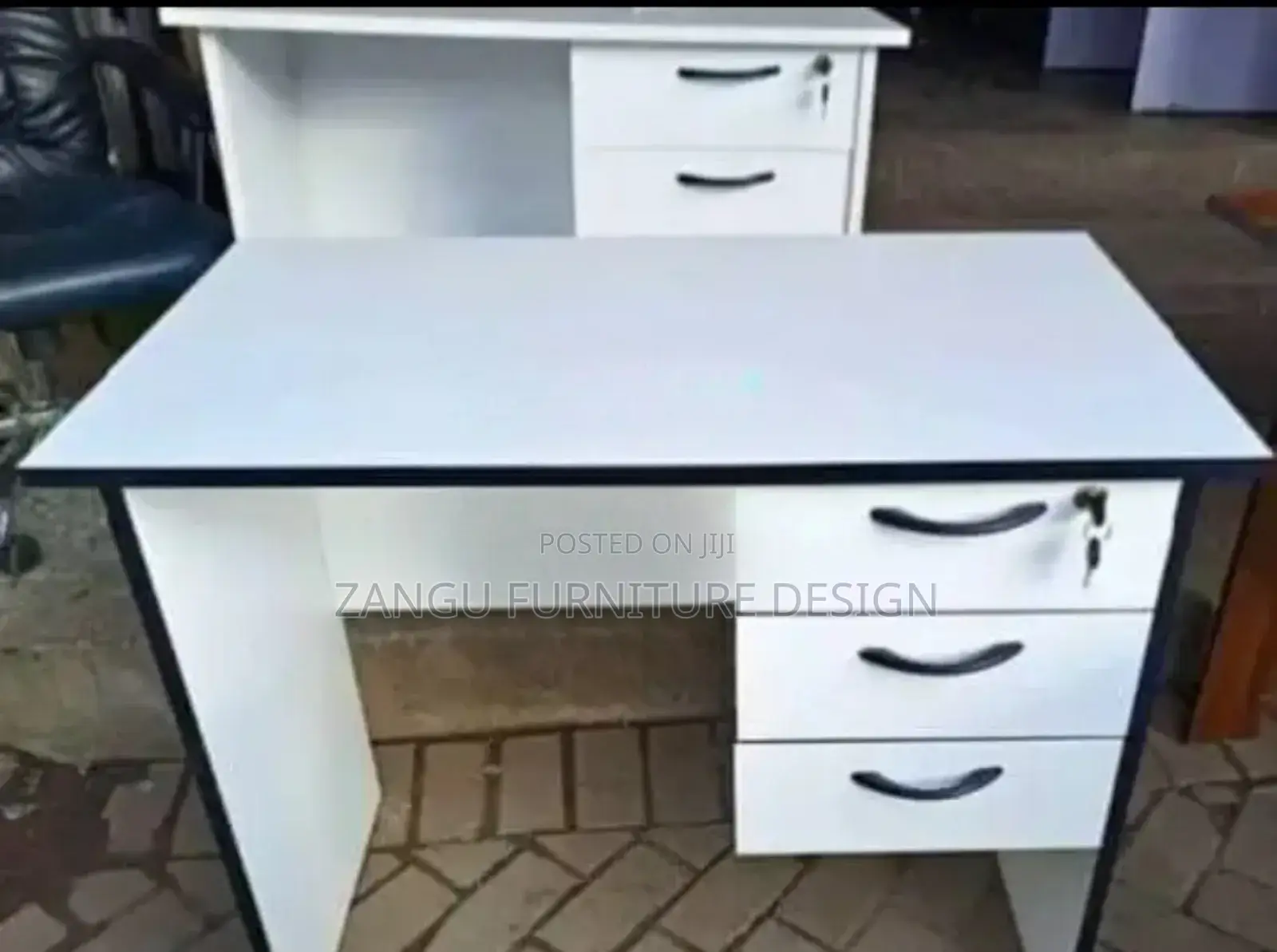 Trendsetting Office Desk